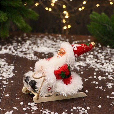 Дед Мороз "В костюмчике с узорами и мехом, на санях" 13 см, красно-белый