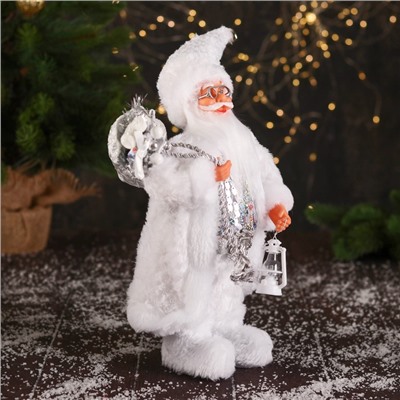 Дед Мороз "В кафтане с пайетками и с фонариком" 30 см, серебристо-белый