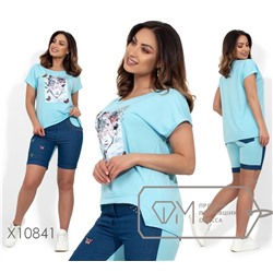 Костюм: футболка с нашивкой, стразами и жемчужинами, шорты на половину из джинса с жемчужной отделкой кармана и нашивками бабочки с жемчужинами X10841