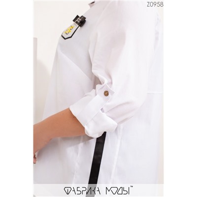 Блуза прямого кроя со стояче-отложным воротником на пуговицах по всей длине, длинными рукавами на патиках, декором из репсовой ленты по бокам с разрезом асимметрией сзади Z0958