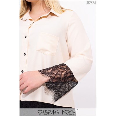 Костюм: блузка прямого кроя с классическим воротником на пуговицах накладным карманом и декором из кружева, брюки комфортной посадки на резинке с карманами Z0975