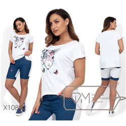 Костюм: футболка с нашивкой, стразами и жемчужинами, шорты на половину из джинса с жемчужной отделкой кармана и нашивками бабочки с жемчужинами X10842